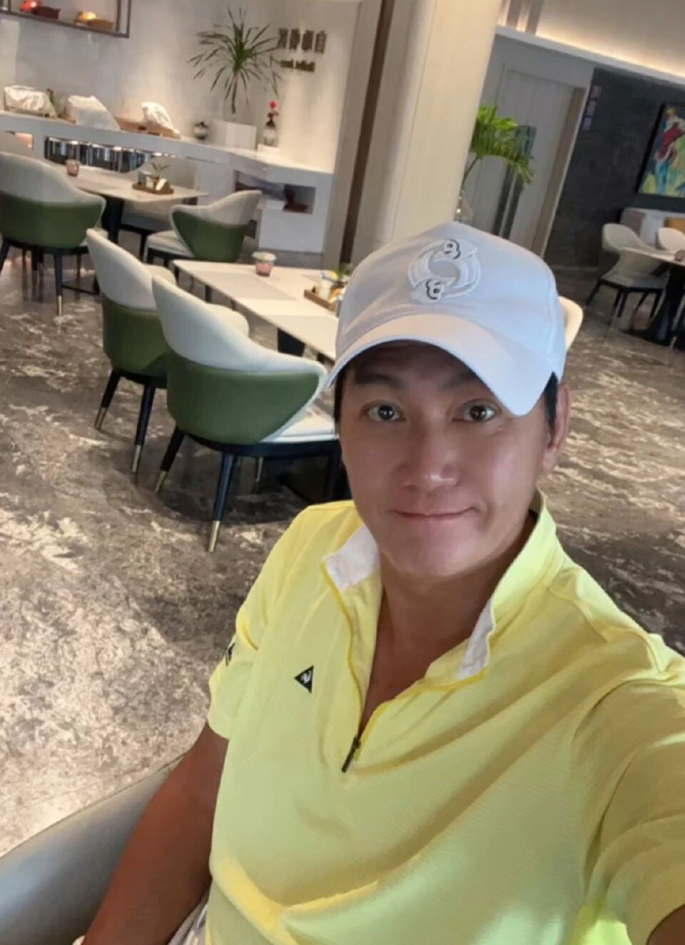 甄志强近年在抖音平台分享日常生活的视频截图