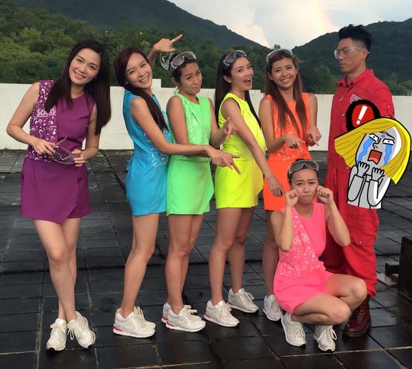 不少現時的TVB小花及花旦都曾主持《學是學非》。