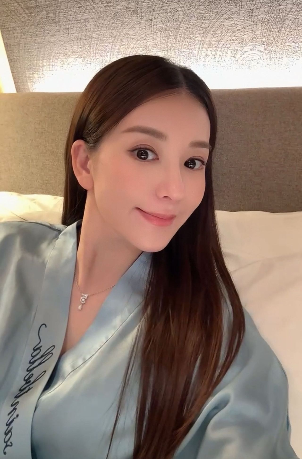 方媛發布升格三寶媽的最新照片。(取材自微博)