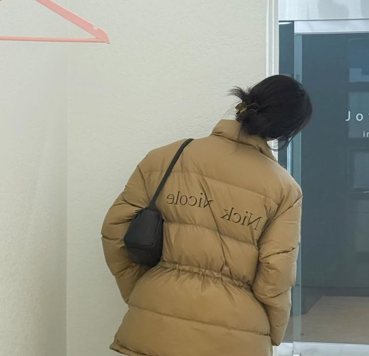 徐睿知冬日造型特写,羽绒外套与干净妆容展现优雅气质