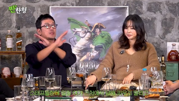 河正宇得知李荷妮怀上二胎,在《짠한형 신동엽》透露拍摄现场如何严格通风禁烟,还被血型玩笑与“抽烟视频”话题逗笑