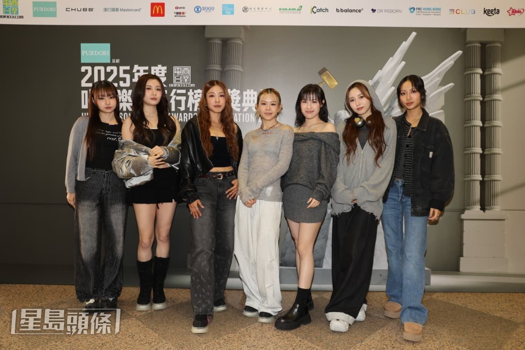 COLLAR上商台宣传获大批粉丝守候  Candy甜笑回应193恋情  预告成军4周年有大计划丨独家