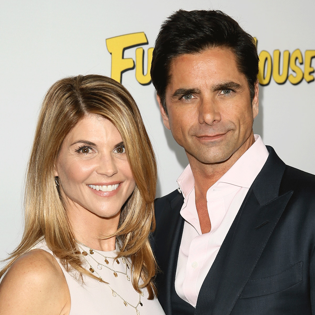 Lori Loughlin回归《When Calls the Heart》相关报道配图