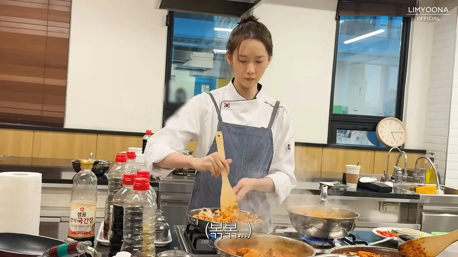 YouTube clip of YoonA training with a professional chef
