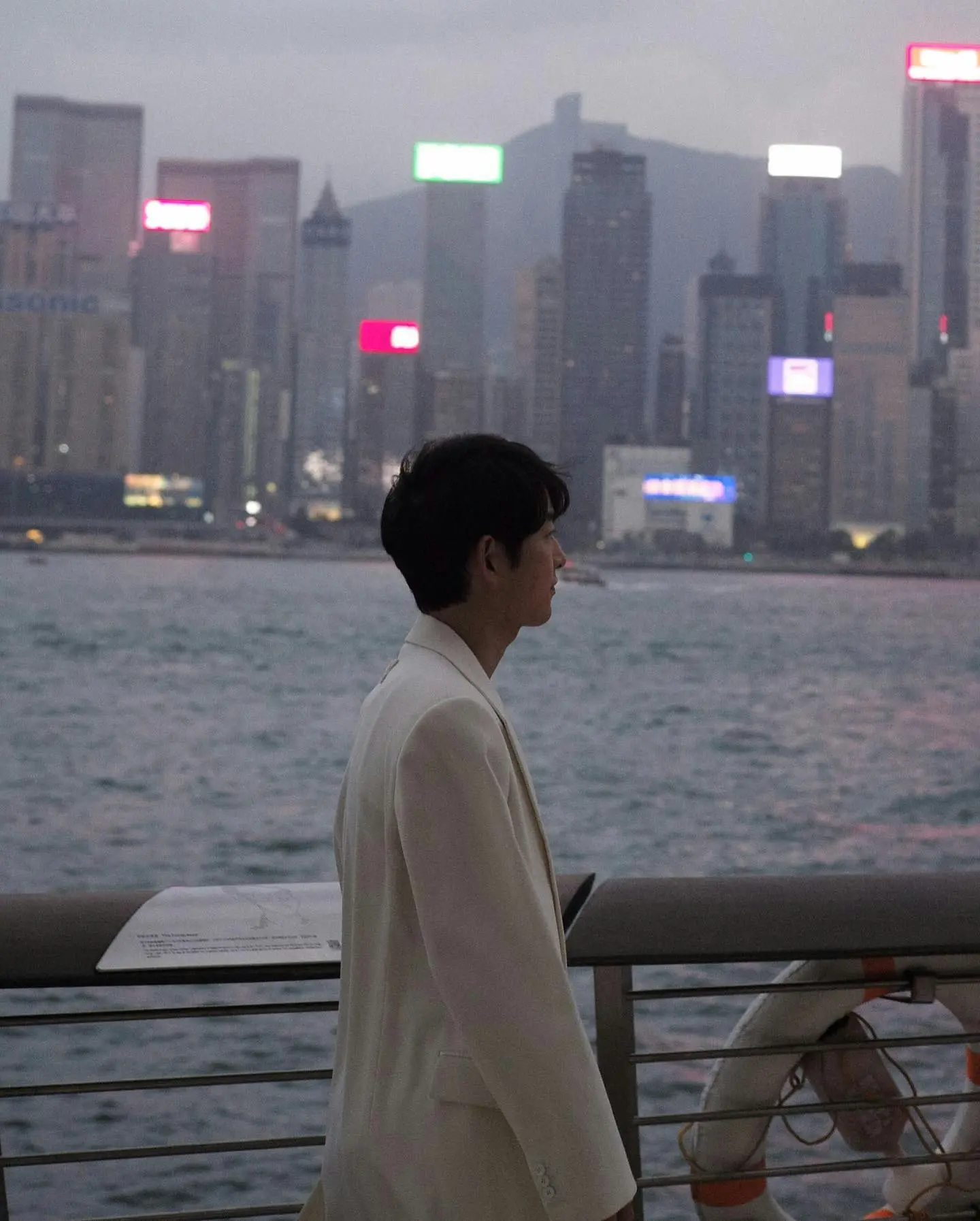宋仲基香港兰桂坊夜景照片