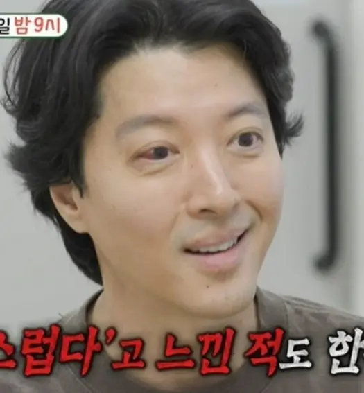 Lee Dong-gun at the hospital for eye examination
