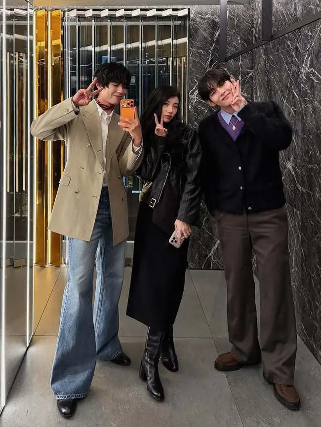朴宝剑在SNS晒出与BTS成员V和秀智一起拍摄的近况合照