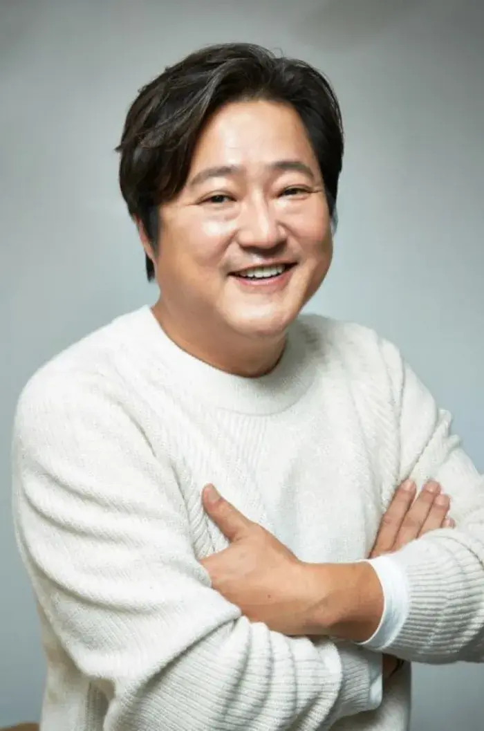 酒驾风波后发表长文道歉的演员郭度沅近照