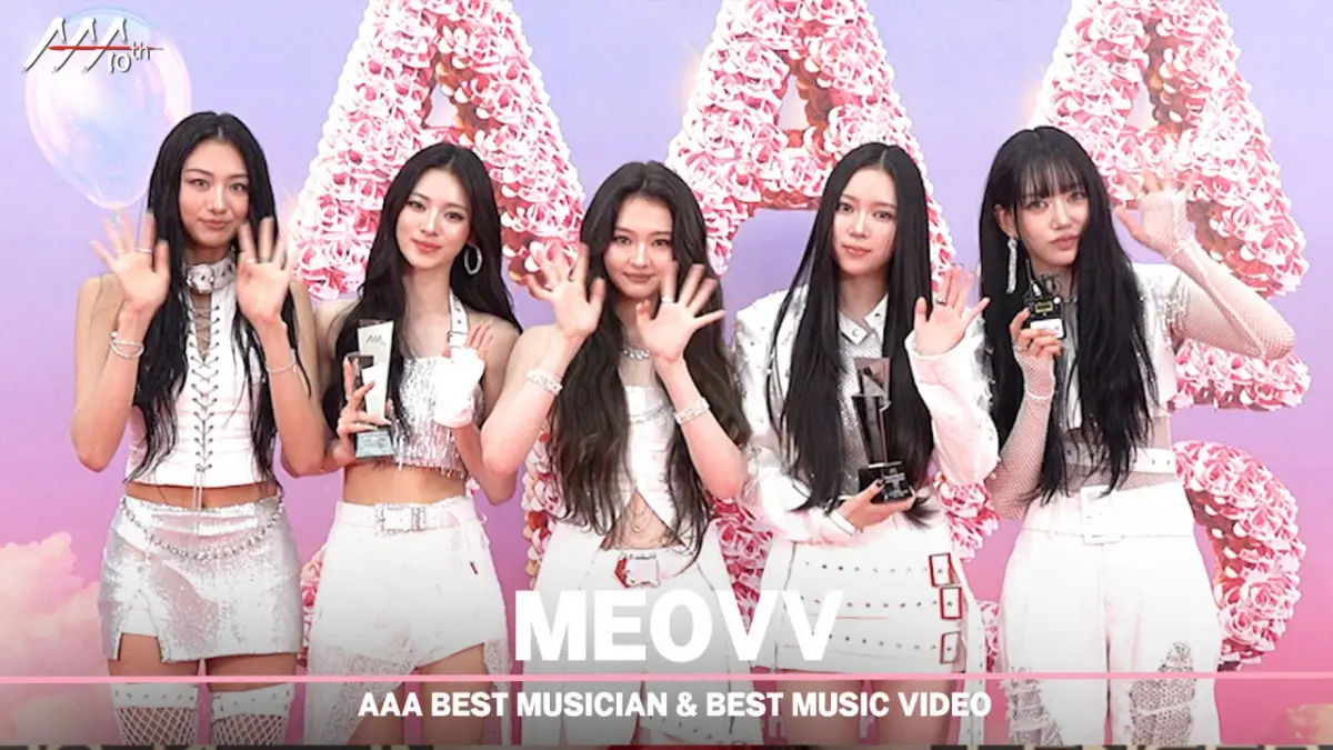 MEOVV在10周年Asia Artist Awards 2025高雄国家体育场连拿两奖的现场瞬间