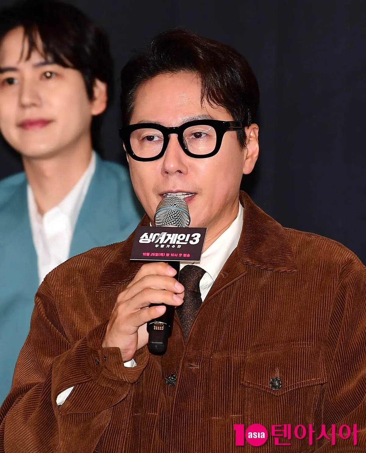 尹钟信因支气管炎取消年末演唱会　退票办法与2月再见计划整理