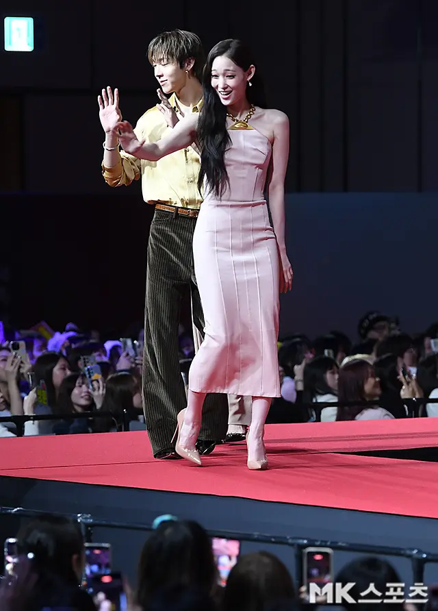 2025 SBS 歌谣大战红毯在仁川举行　安宥真在玟Young K主持群星圣诞集结现场回顾