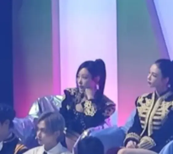 aespa成员Giselle被指对BLACKPINK Jennie舞台反应冷淡？从MMA现场到直播回应的完整经过