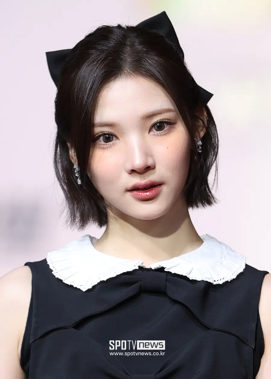 Hearts2Hearts智友在仁川SBS歌谣大战红毯上的亮相细节与现场氛围