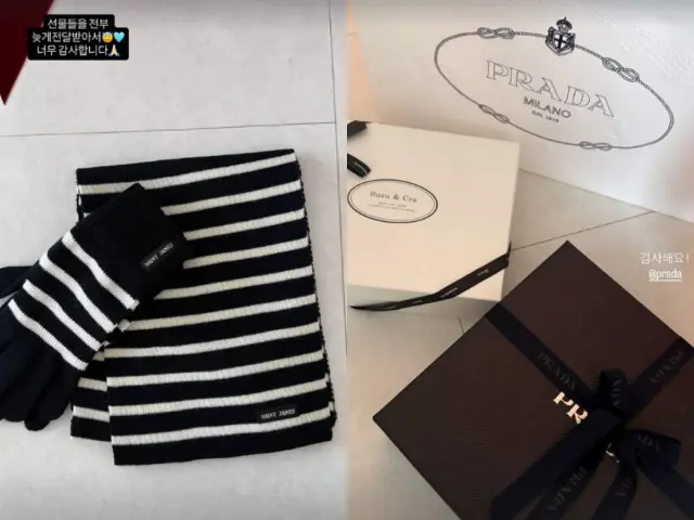 桌上堆满围巾、手套、Dior婴儿鞋和Prada圣诞树等品牌礼物的开箱场面