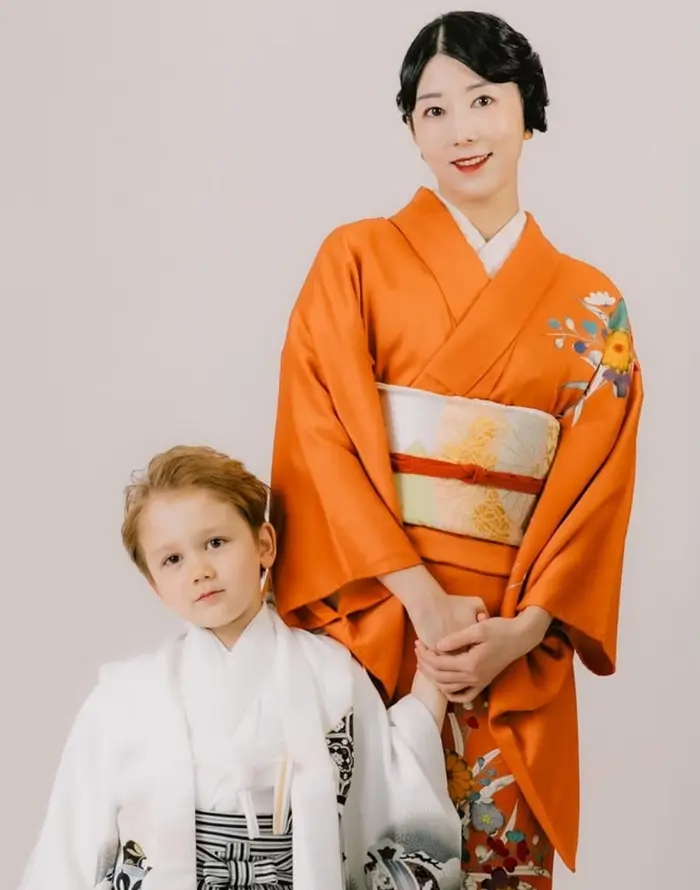 沙尤里带儿子拍七五三纪念照　用温柔态度回应“没有爸爸很可怜”质疑
