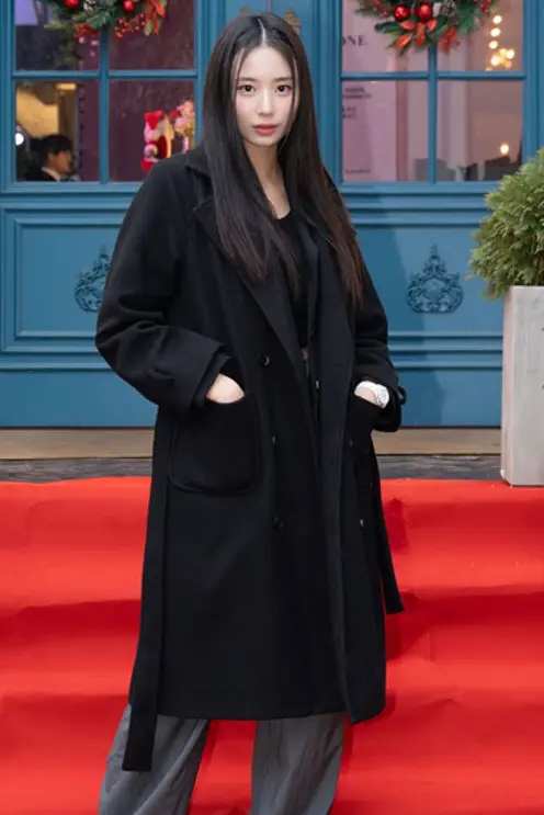 崔贤石女儿崔妍秀孕妇徽章初体验：地铁优先席被占却收获陌生人温柔让座