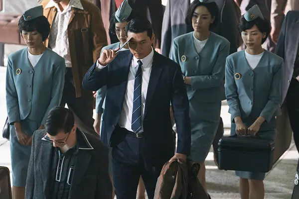 玄彬主演迪士尼+原创剧《Made In Korea》宣传剧照与70年代韩国背景质感画面