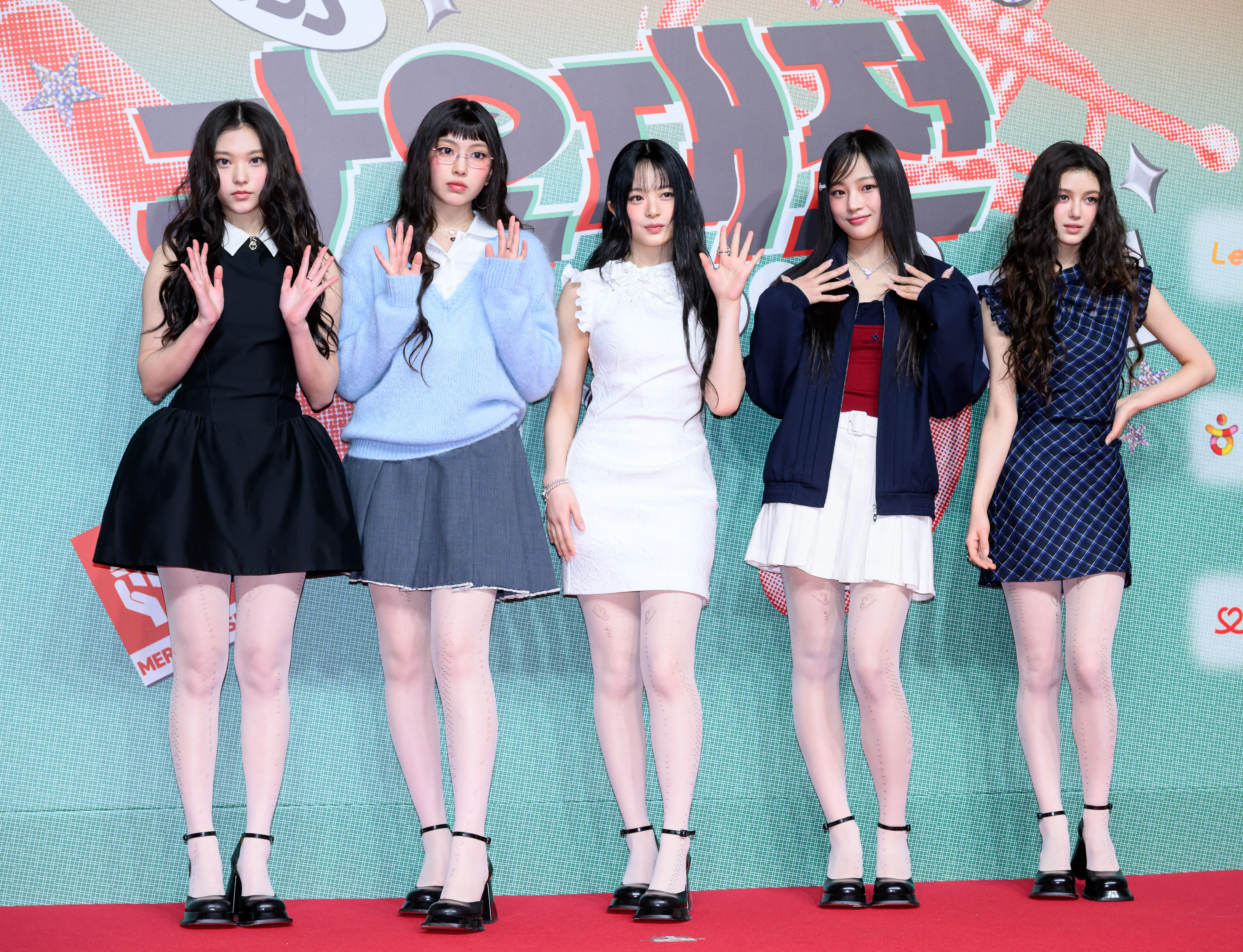讲述Hanni选择回归ADOR、Minji仍在协商以及NewJeans无法五人合体的现场照片
