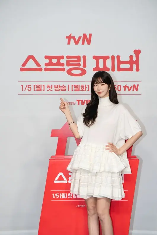 李珠彬在《Spring Fever》中饰演高中老师尹春，现场分享角色心境与拍摄幕后故事