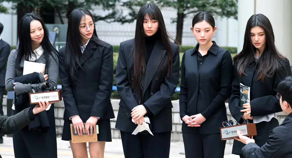 NewJeans恶评风波与合约纠纷后，ADOR强硬法律应对与成员动态一览