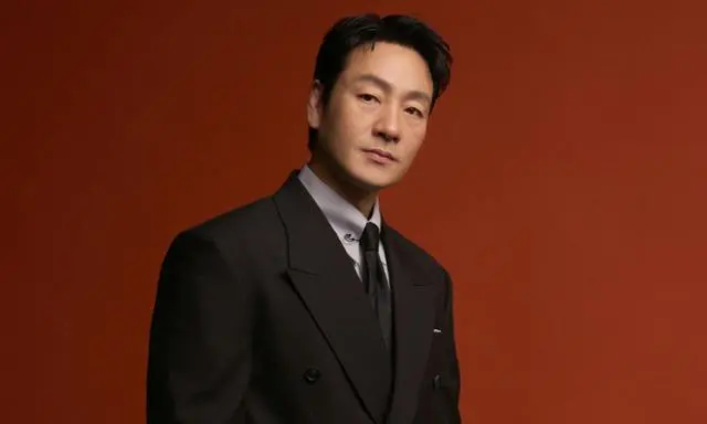 朴海秀用《大洪水》打开2025：奈飞灾难片里的冷静要员与持续挑战