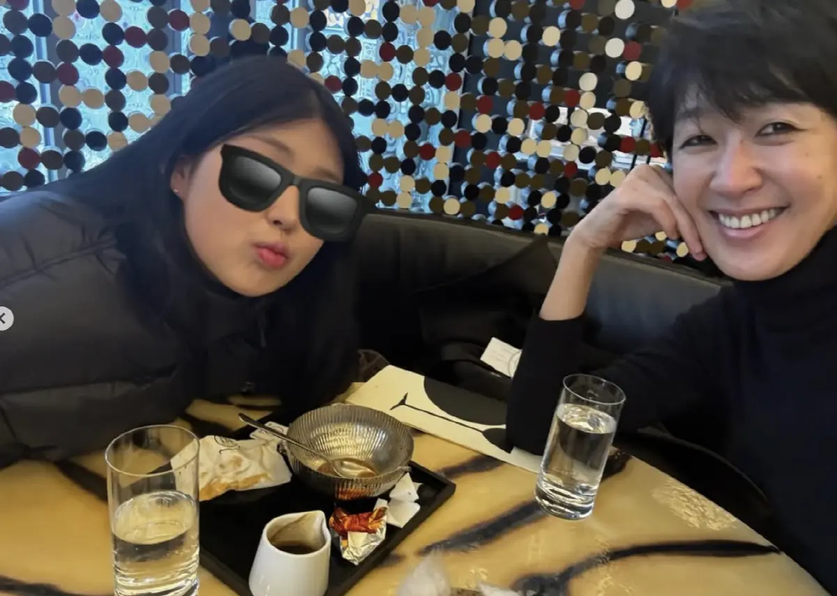 洪真庆为女儿拉伊尔庆生：从高档餐厅生日歌到海外寄宿学校生活近况