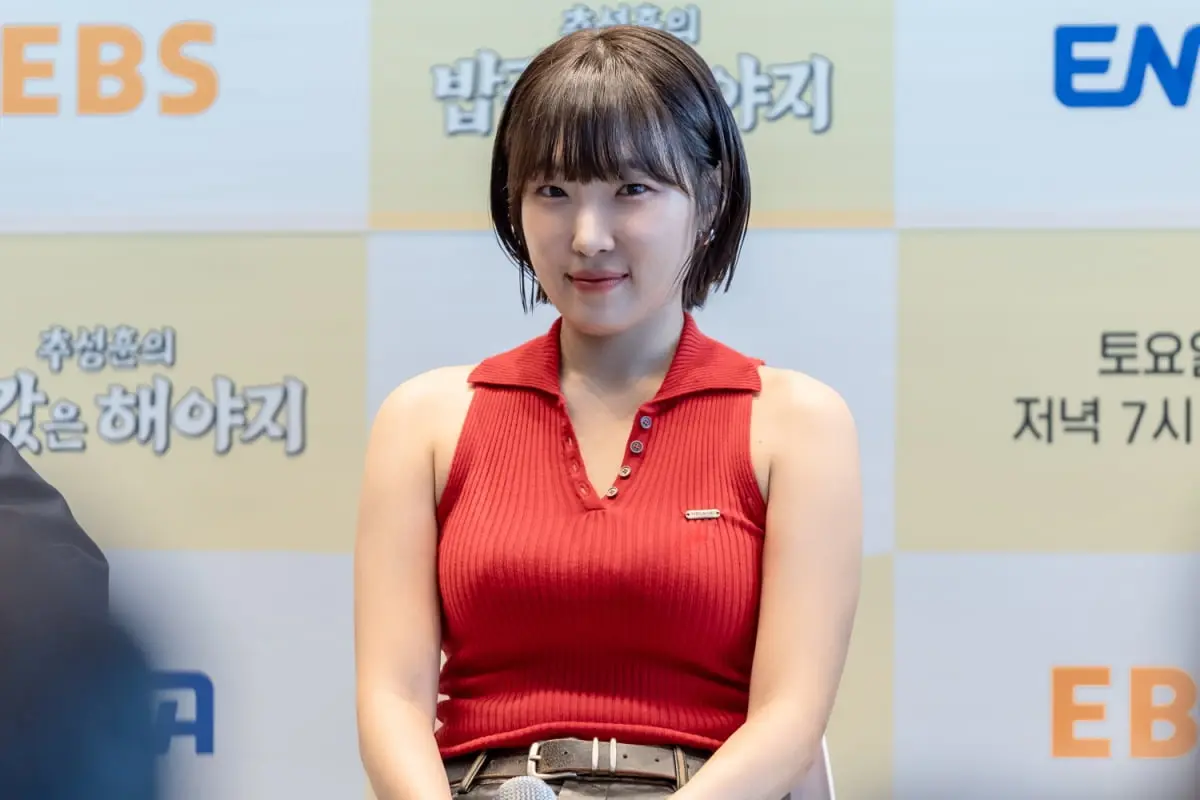 李恩智担任节目MC主持时的舞台与演播室画面