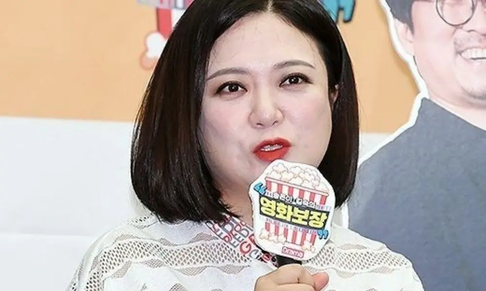金淑领奖时点名朴娜莱，引爆网友对“情谊与舆论”的两难讨论