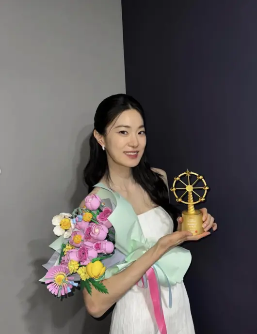 옥자연拿下MBC综艺大奖后说了什么？从害怕镜头到接纳真实自己的这一年