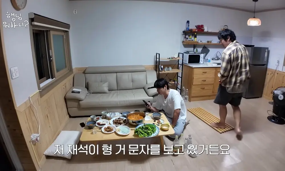 《2025 MBC 방송연예대상》舞台上刘在锡发表获奖感言,再次点名感谢李伊庚的瞬间