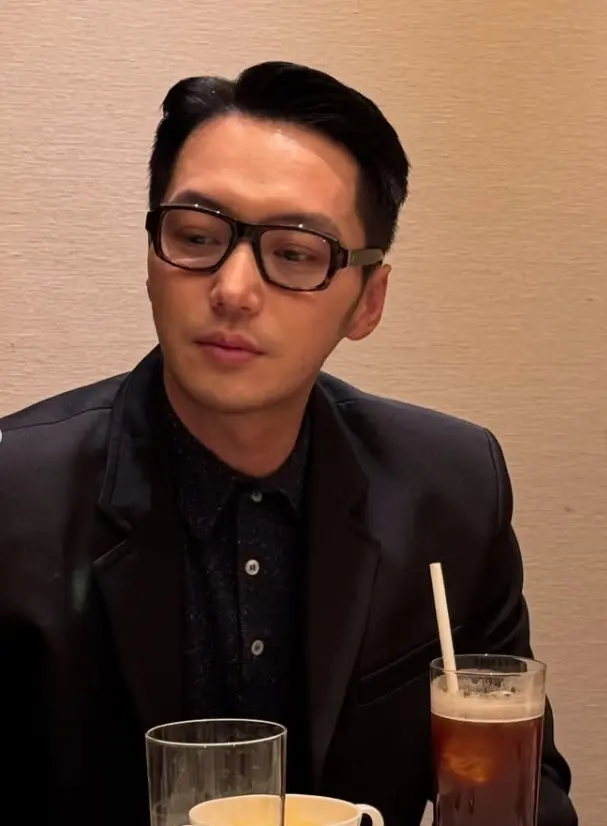 变요한晒社交媒体近照，瘦身外形与Tiffany婚前恋情同步引关注