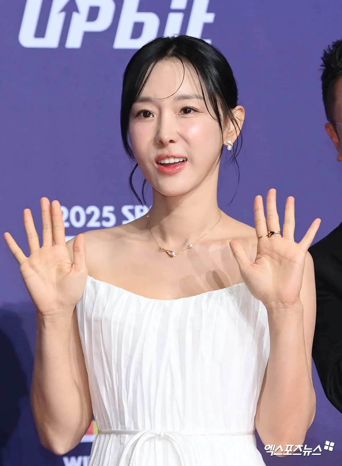 李智惠在SBS演艺大赏后首谈人中缩小术心情与家庭近况
