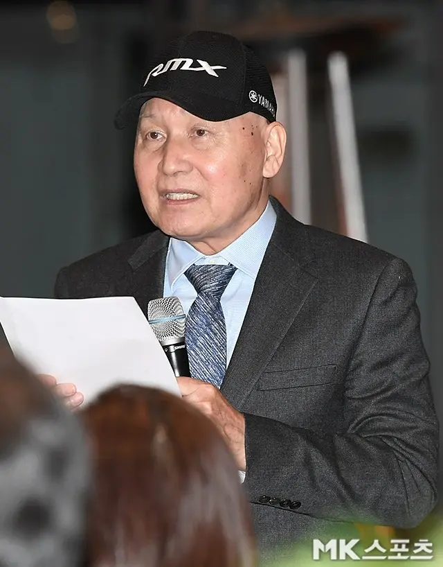 安圣基病危期间,海外长子紧急归国赶往医院守在父亲病床前的现场照