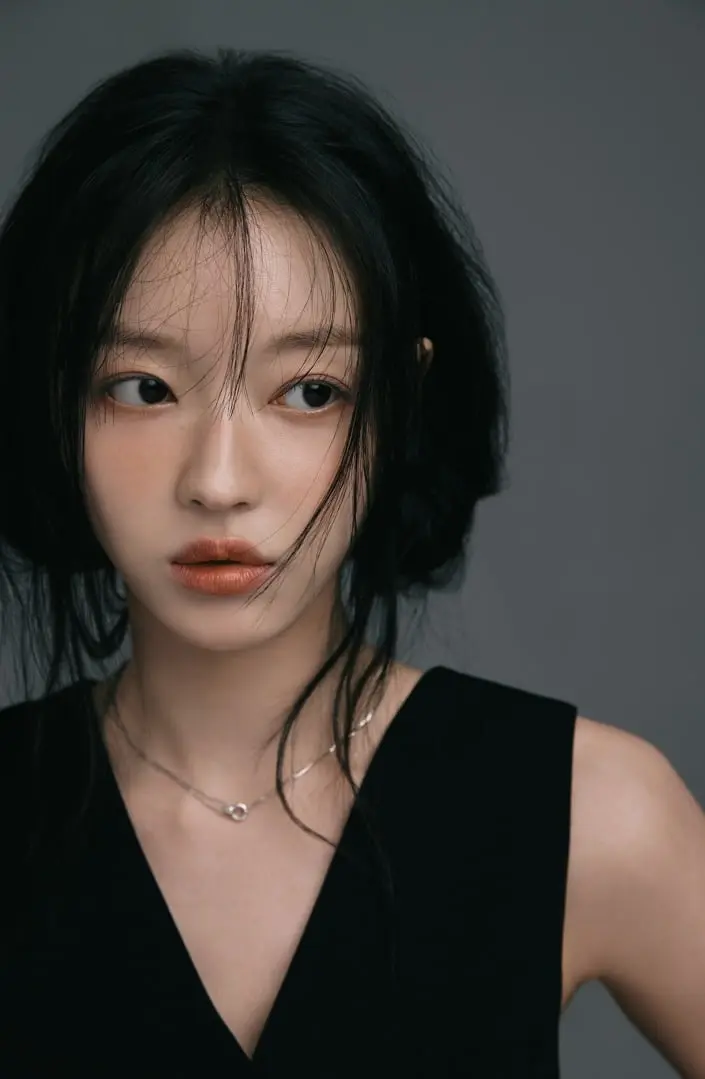 YooA在公司拍摄的演员形象照