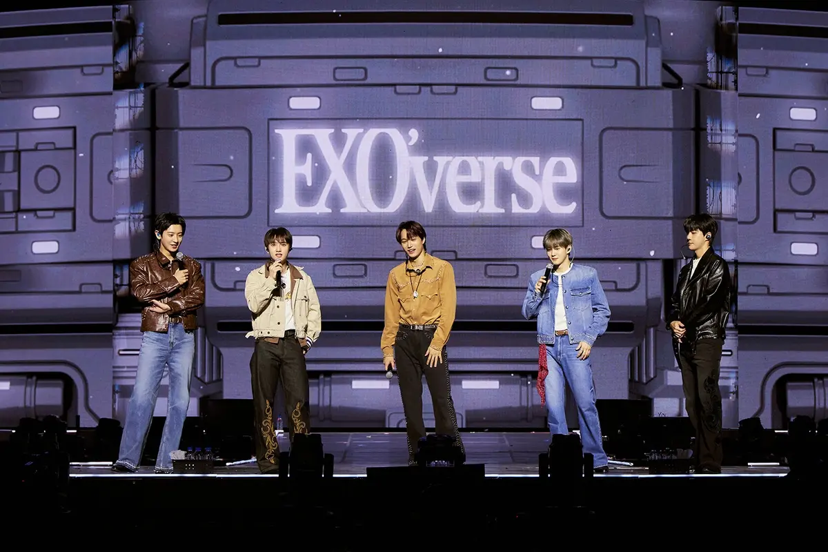 EXO成员结束兵役后为第八张正规专辑《REVERXE》回归做准备的现场照