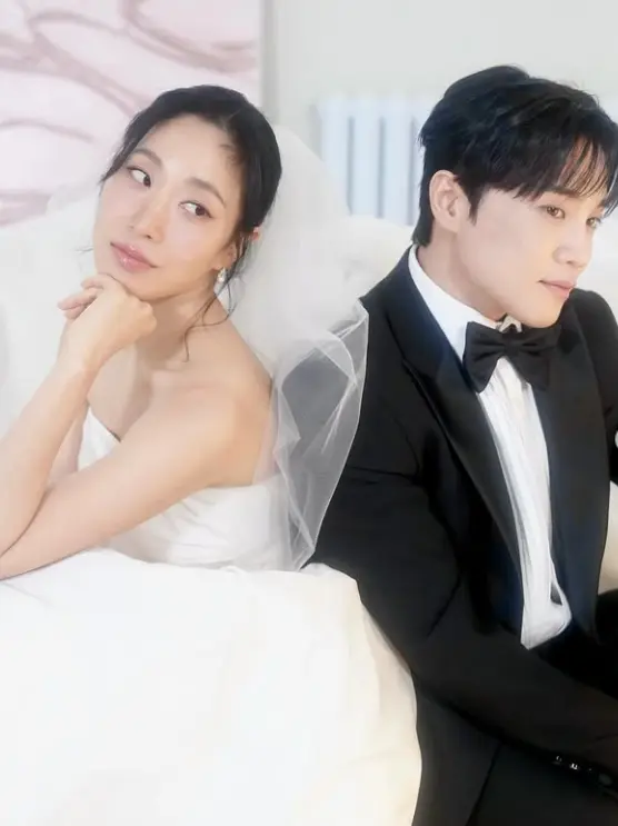 리아킴与최영준晒“婚纱照”写下2026.1.24，婚礼还是舞台概念引发猜测