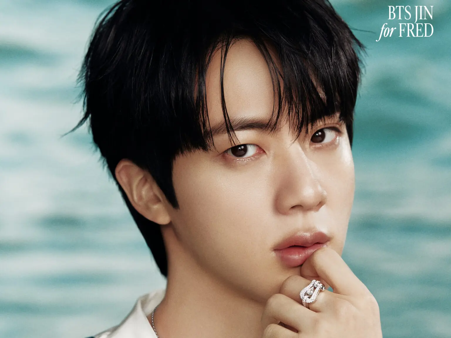 BTS Jin金硕珍身穿白色衬衫展现清爽形象,粉丝投票平台My1Pick连续霸榜纪录保持者