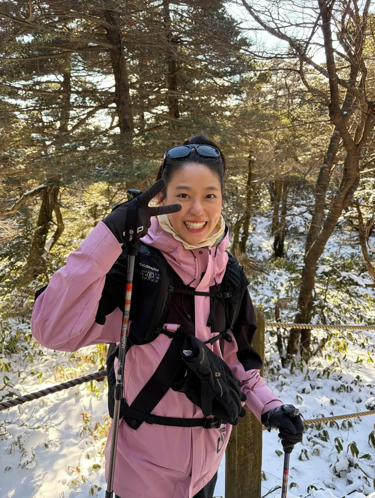 雪炫新年硬核挑战：登顶汉拿山白鹿潭晒神颜，新剧将搭档宋慧乔孔刘