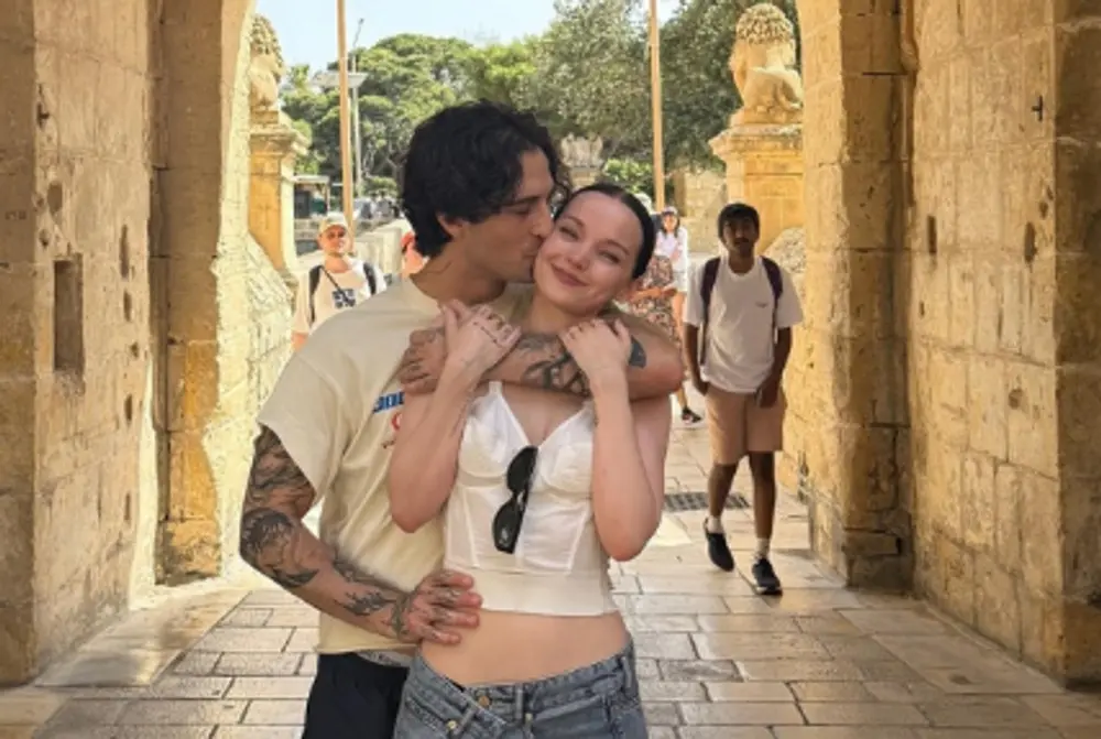 Måneskin主唱与迪士尼女星官宣订婚：摇滚与童话的完美结合