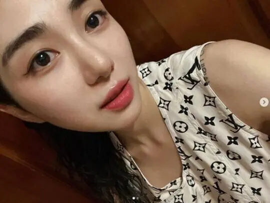 权珉娥注销SNS引发全网担忧，经纪公司透露其在家休养，AOA霸凌创伤后的她还好吗？