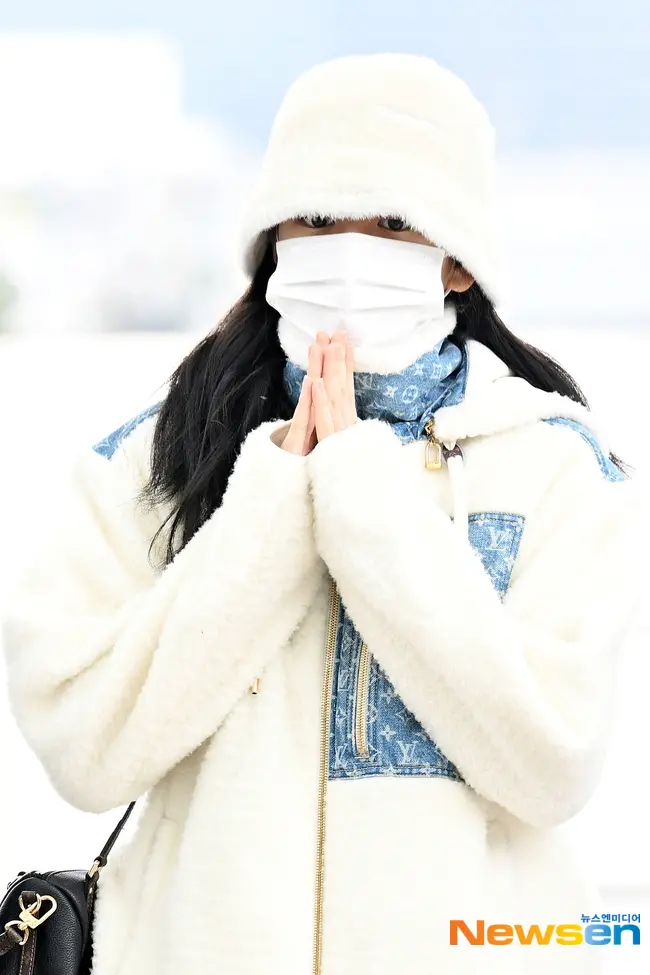 IVE成员张元英、安俞真等全员现身仁川机场,准备飞往台北参加海外行程