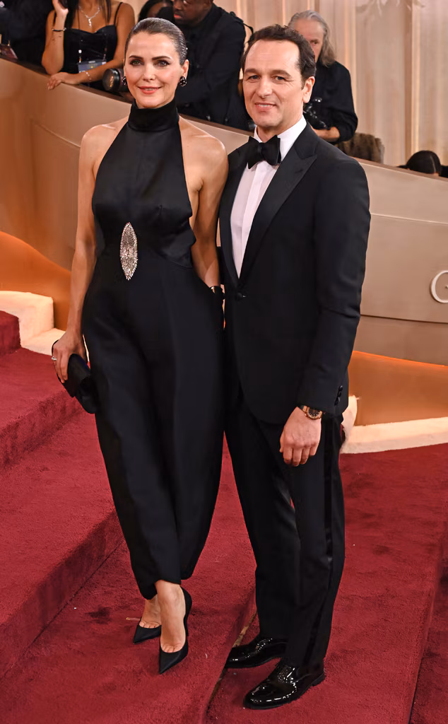 男星Russell身着Stephane Rolland与Rhys身着Giorgio Armani在红毯合影