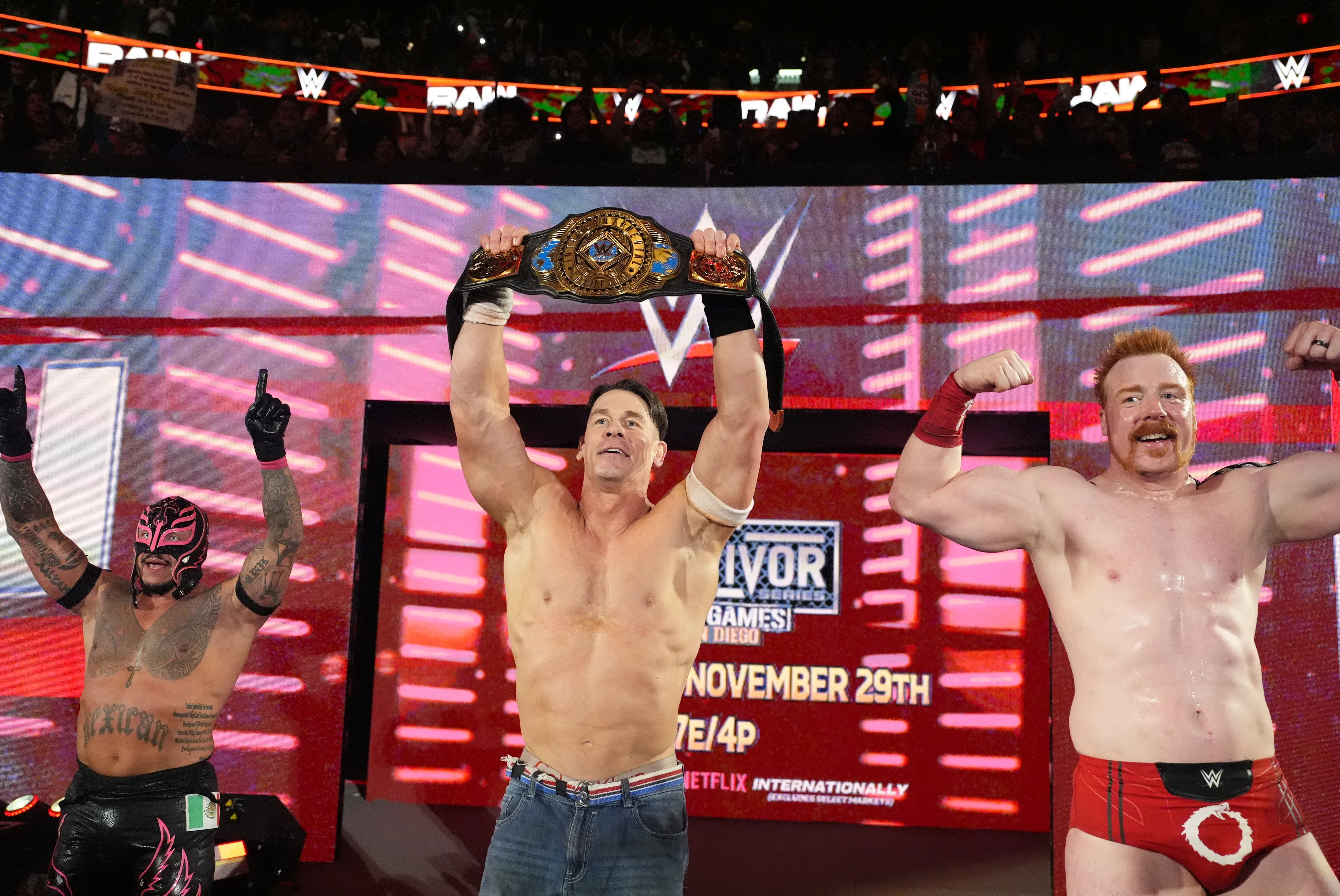 WWE入驻Netflix一周年纪念海报与Monday Night Raw节目宣传图