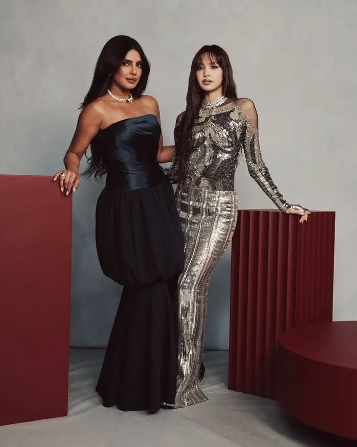 Lisa与Priyanka Chopra在金球奖后台的合影