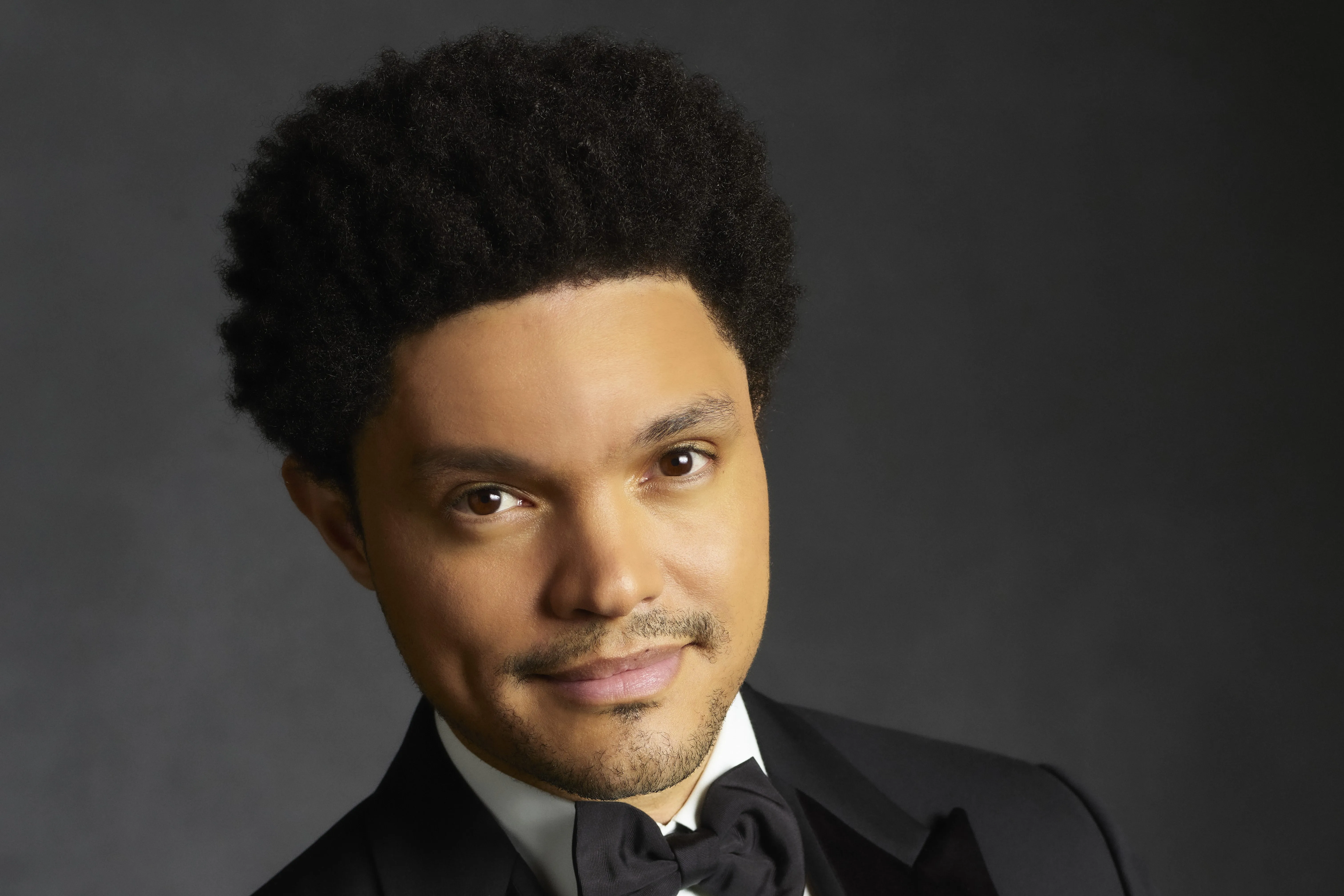 崔雷弗·诺亚（Trevor Noah）宣布在YouTube举办世界杯观赛派对