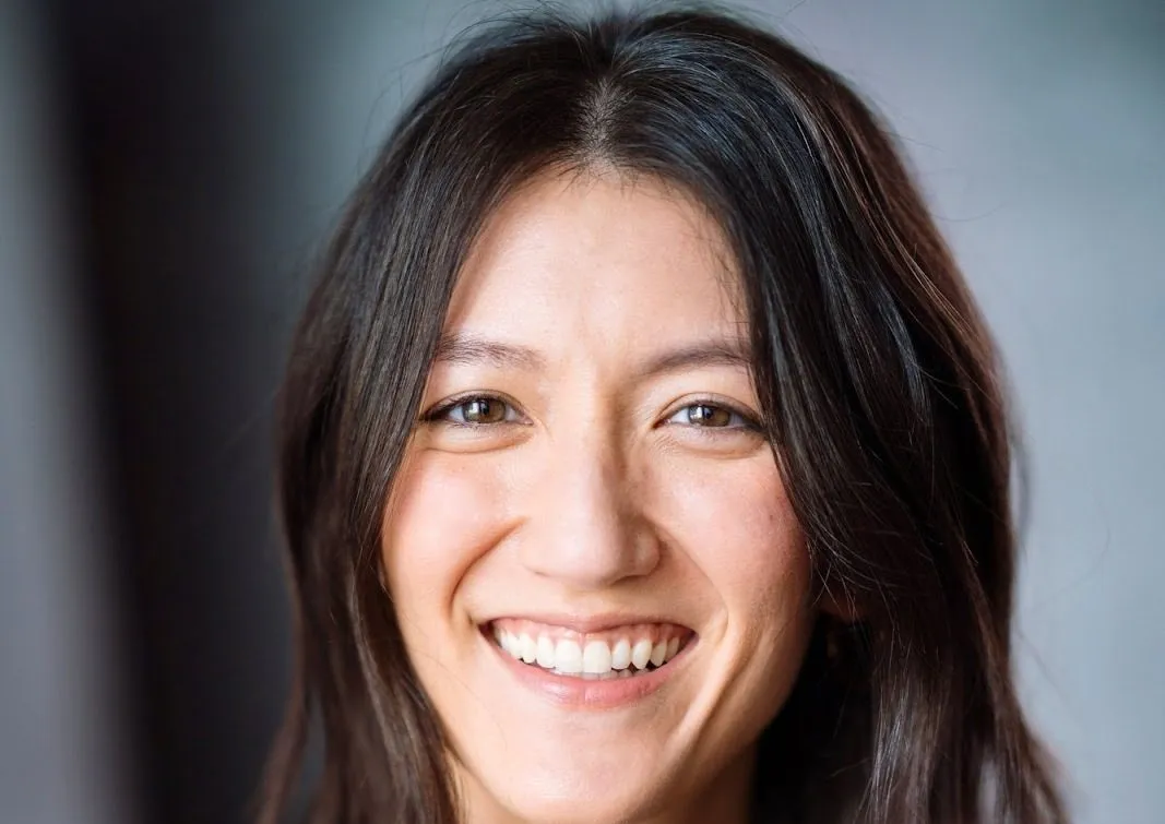 亚马逊剧版《史密斯夫妇》相关宣传图或新任主创Anna Ouyang Moench