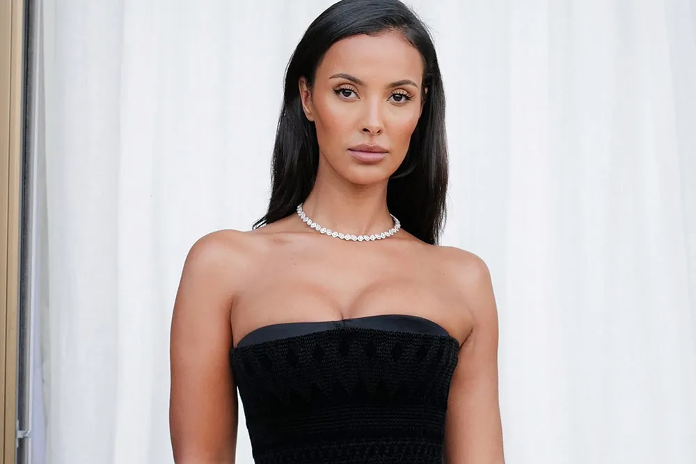 玛雅·杰玛 (Maya Jama) 接受采访时的休闲时尚造型