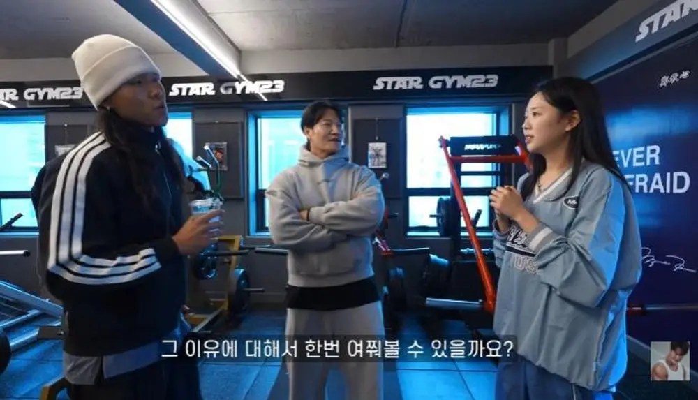 澳洲泰山留长发开玩笑说要变成女人,气氛尴尬