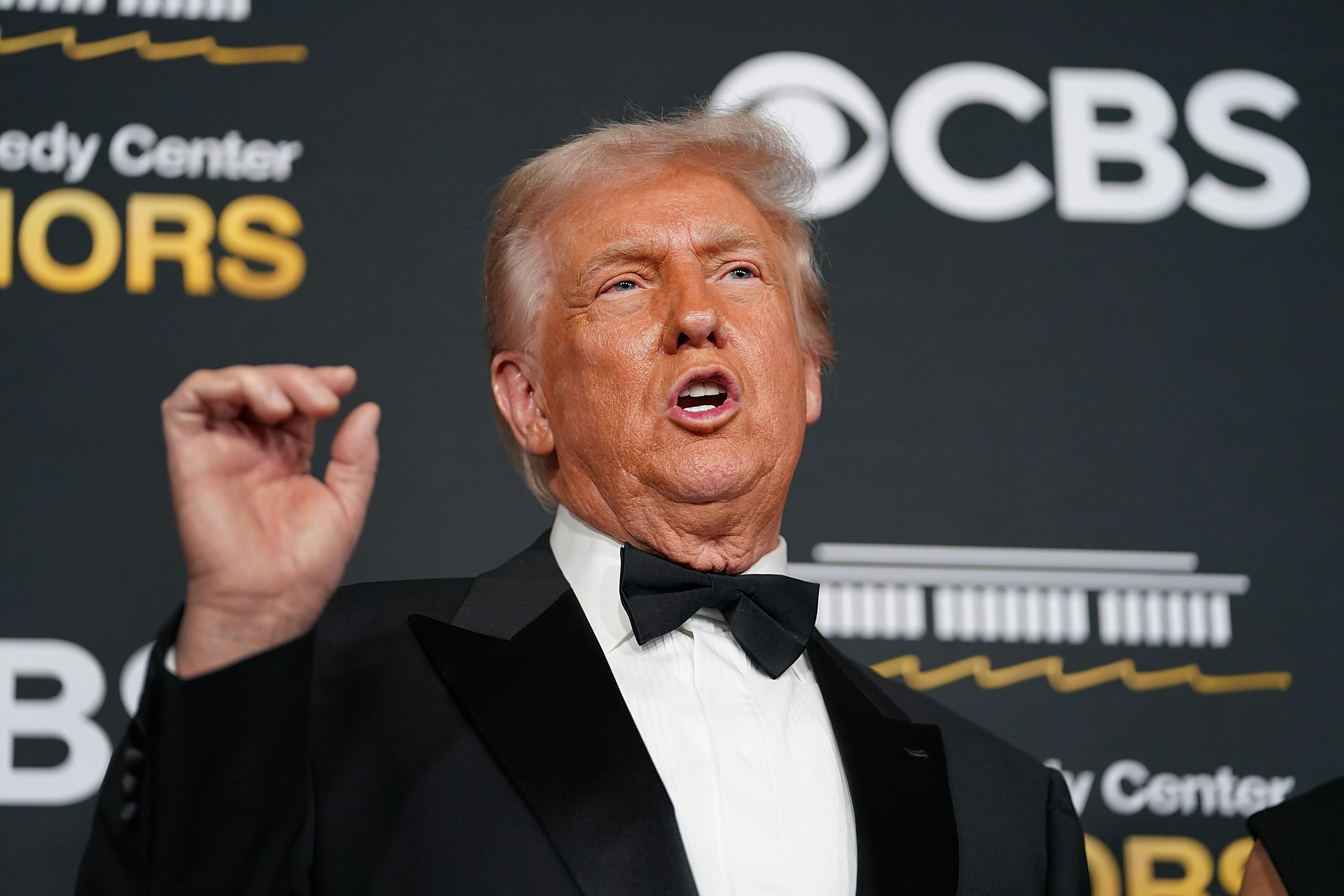 CBS新闻主播托尼·多库皮尔采访特朗普现场，双方就采访剪辑权展开博弈