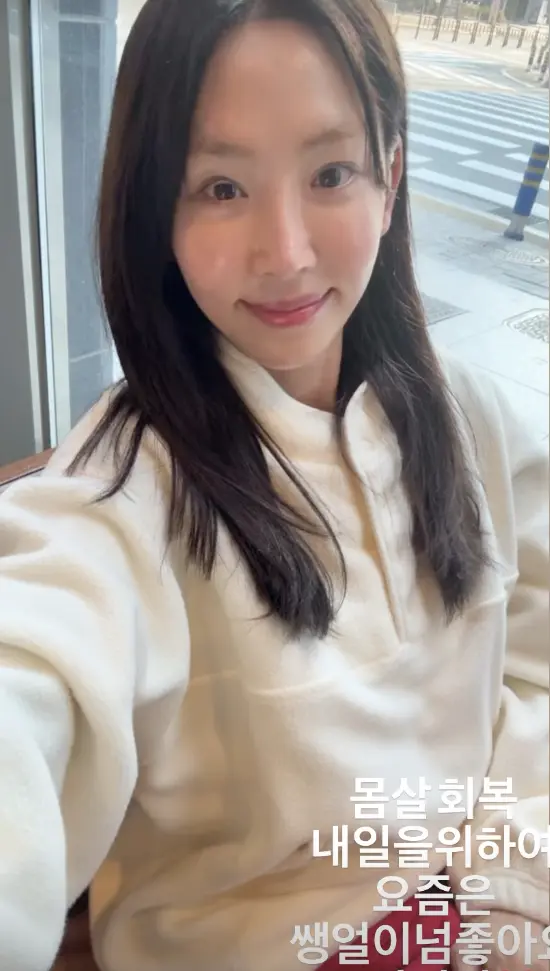 强艺元公开素颜近照大变样！坦承开眼角修复后无人识，47岁冻龄美貌惊艳全网